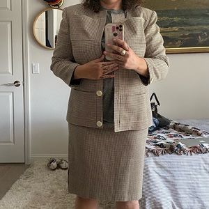 vintage VALENTINO skirt suit size 14 perfect condition